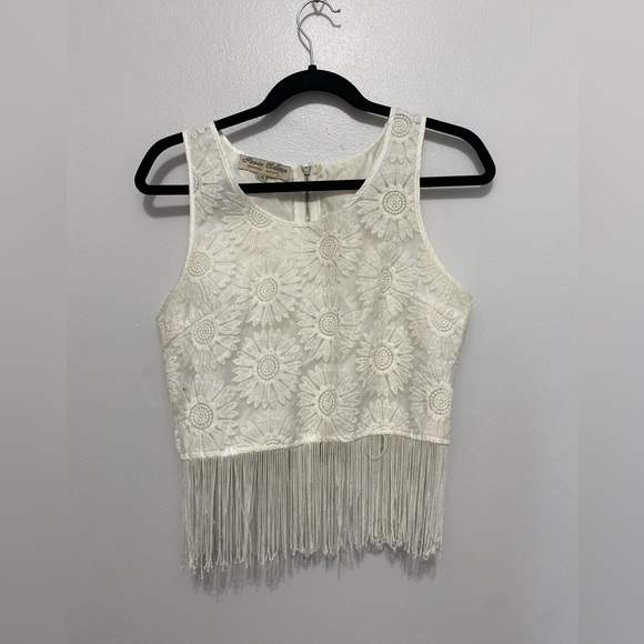 Vintage white florale crop top with fringe sz L but fits a size 4-6 - Picture 6 of 7
